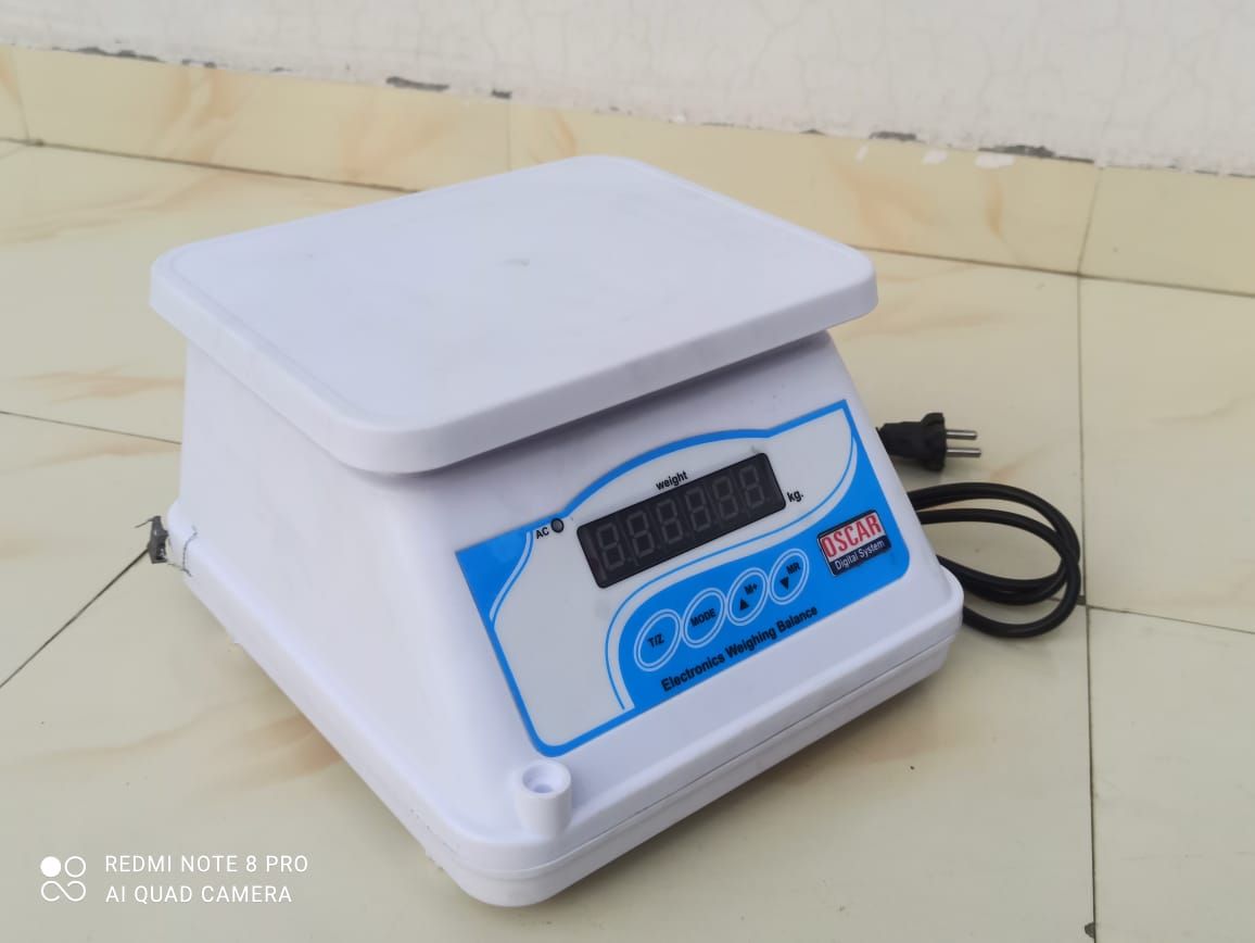 Platform Weighing Scale with Back Support - View 1